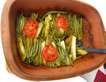 Marokkanisches Tajine-Gericht im Römertopf Marokkanisches Tajine-Gericht im Römertopf