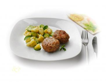 Faschiertes Laibchen mit Kartoffel-Gurken-Minze-Salat Faschiertes Laibchen mit Kartoffel-Gurken-Minze-Salat