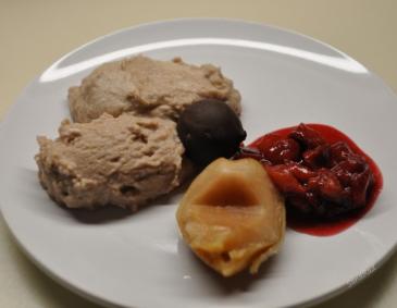 Weihnachtliche Maronicreme mit Bratapfel und Pflaumenkompott Weihnachtliche Maronicreme mit Bratapfel und Pflaumenkompott
