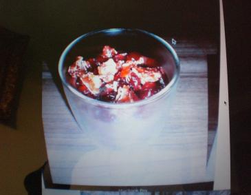 Schokoladenpudding mit beschwipsten Cranberries und Mandelkaramell Schokoladenpudding mit beschwipsten Cranberries und Mandelkaramell