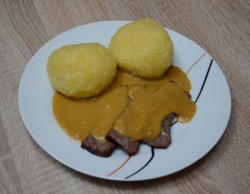 Rindsbraten mit Wurzelrahmsauce Rindsbraten mit Wurzelrahmsauce