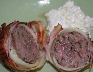 Fleischlaberl im Zwiebel-Speck Mantel Fleischlaberl im Zwiebel-Speck Mantel