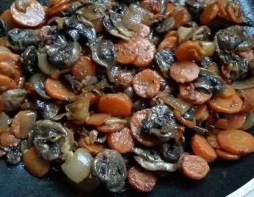 Karotten-Champignons-Gemüse Karotten-Champignons-Gemüse