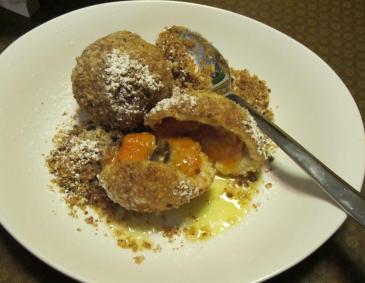 Marillenknödel aus Topfenteig Marillenknödel aus Topfenteig