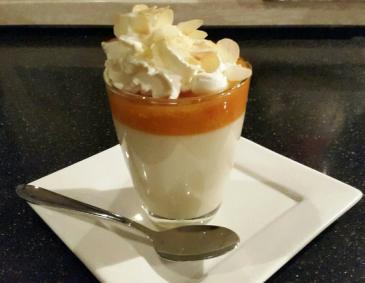 Mandel-Grieß-Pudding mit Marillenröster Mandel-Grieß-Pudding mit Marillenröster