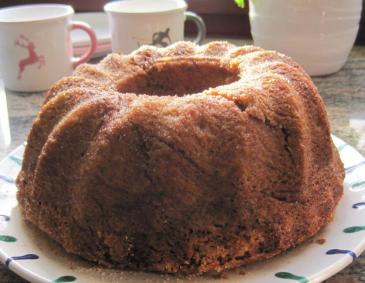 Germgugelhupf mit Nussfülle Germgugelhupf mit Nussfülle