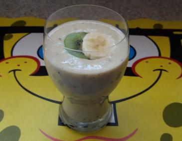 Exotischer Bananen-Kiwi-Drink Exotischer Bananen-Kiwi-Drink