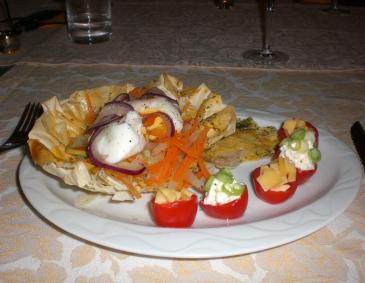 Gemüsekörbchen mit pochiertem Ei Gemüsekörbchen mit pochiertem Ei