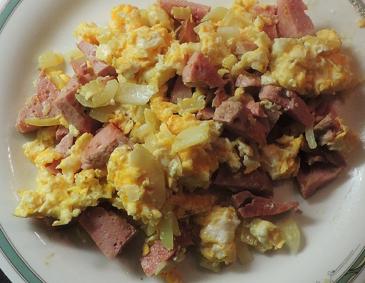 Eierspeis mit Leberkäse Eierspeis mit Leberkäse