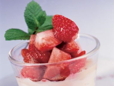 Erdbeeren mit Eierlikör-Mascarino-Creme