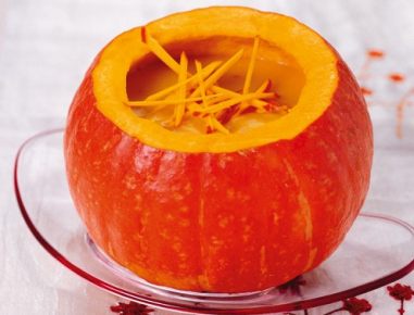 Kürbissuppe mit Apfelwürfelchen