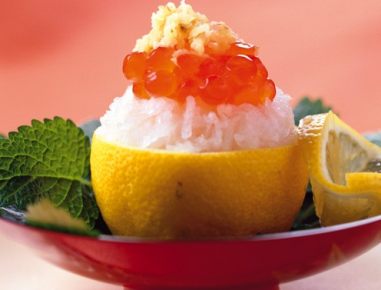 Keta-Kaviar auf Daikon-Püree