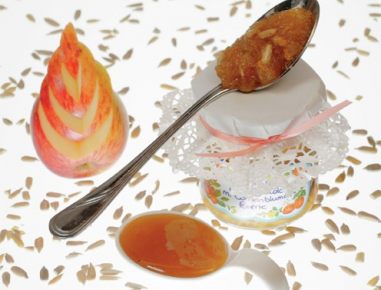 Honig-Apfel-Marmelade mit Sonnenblumenkernen