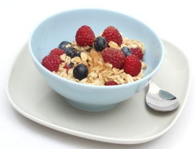 Haferflocken Frühstück mit Beeren