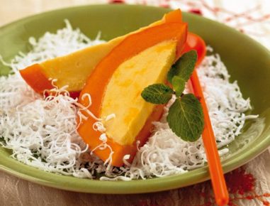 Gefüllter Kürbis mit Kokospudding