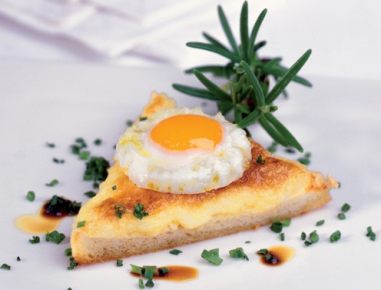 Emmentalertoast mit Spiegelei