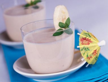 Bananenmilch (Himbeer- und Erdbeermilch)