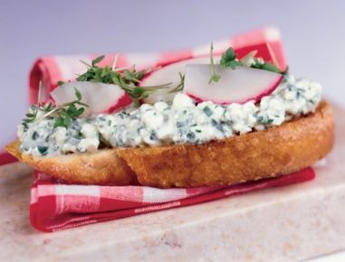 Crostini mit Kräuter-Frischkäse