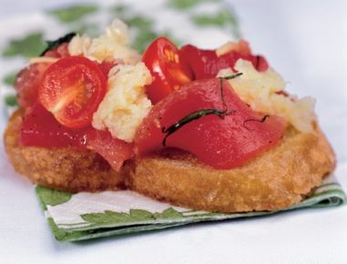 Crostini mit Thunfisch und Apfelkren