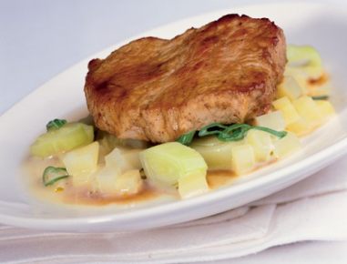 Kalbsrückensteak mit Kartoffel-Lauch-Ragout