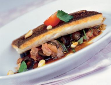 Branzino auf Basilikum-Tomaten-Concassé