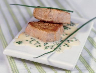 Schweinsmedaillons mit Schnittlauch-Senf-Sauce