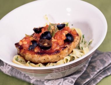 Schweinskotelett mit schwarzen Oliven