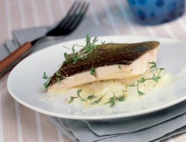 Saiblingsfilet auf Kohlrabi gedämpft