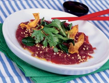 Sashimi vom Rind mit Selleriechips
