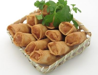 Frühlingsrollen mit Hühnerfleisch-Shrimps-Fülle