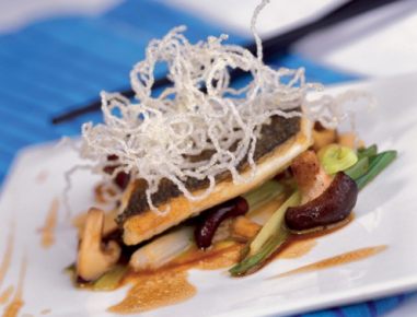 Goldbrassenfilet mit Jungzwiebeln und Shiitakepilzen