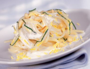Spaghetti al limone (Spaghetti mit Zitronensauce)