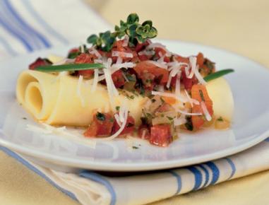 Pappardelle mit Salami und Kräutern