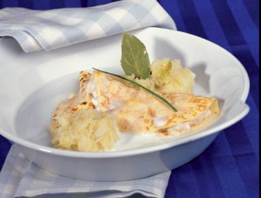 Räucherforellen Palatschinken mit Sauerkraut