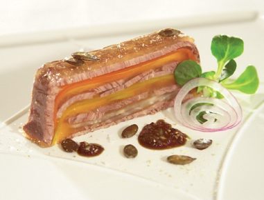 Sacher-Tafelspitzsulz mit Vogerlsalat