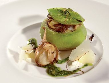 Gefüllte Kohlrabi mit Kräuter-Knoblauch-Pesto
