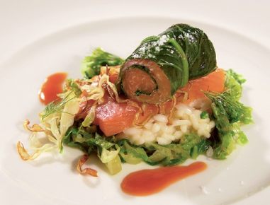 Lachsforellenröllchen mit Blutorangensauce