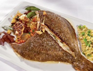 Steinbutt mit Apfelragout und Lauchfleckerln