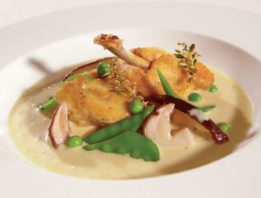 Eingemachtes Henderl mit Steinpilzen