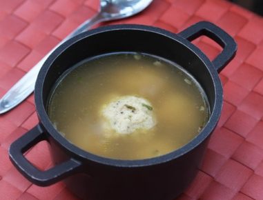 Bröselknöderlsuppe