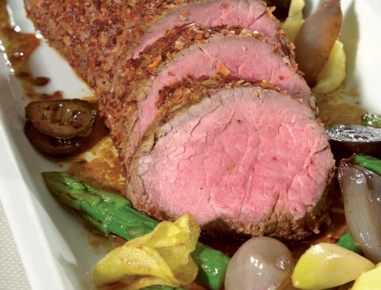 Rindslungenbraten gebraten mit Schwarzen Nüssen