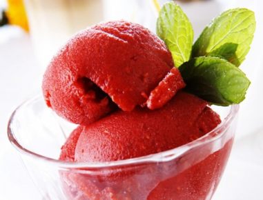 Erdbeer-Minze-Sorbet