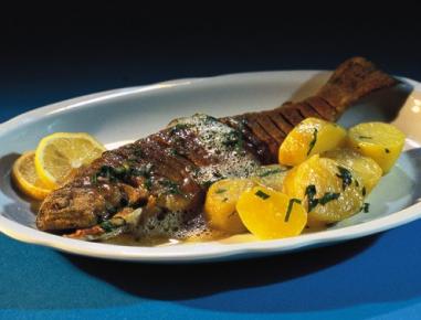Forelle gebraten mit brauner Butter und Petersilie