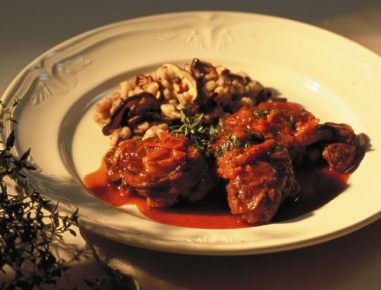 Geschmorte Lammhaxenscheiben auf Ossobuco-Art