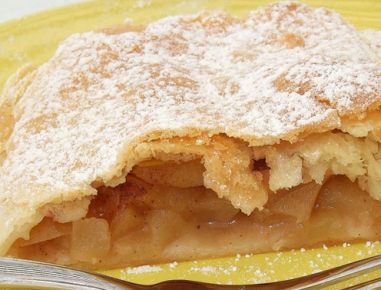 Apfel- oder Birnenstrudel