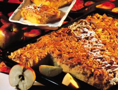 Blechkuchen mit Apfel