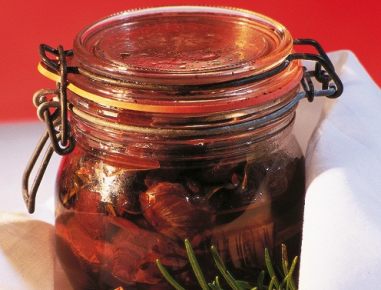 Süß-sauer eingelegte Zwiebeln