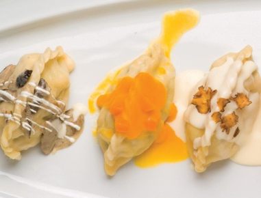 Kärntner Kasnudeln mit Kürbissauce