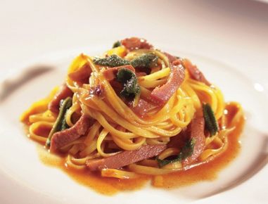 Linguine mit Kalbszüngerl und Salbei