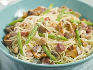 Linguine mit Morcheln und Spargel